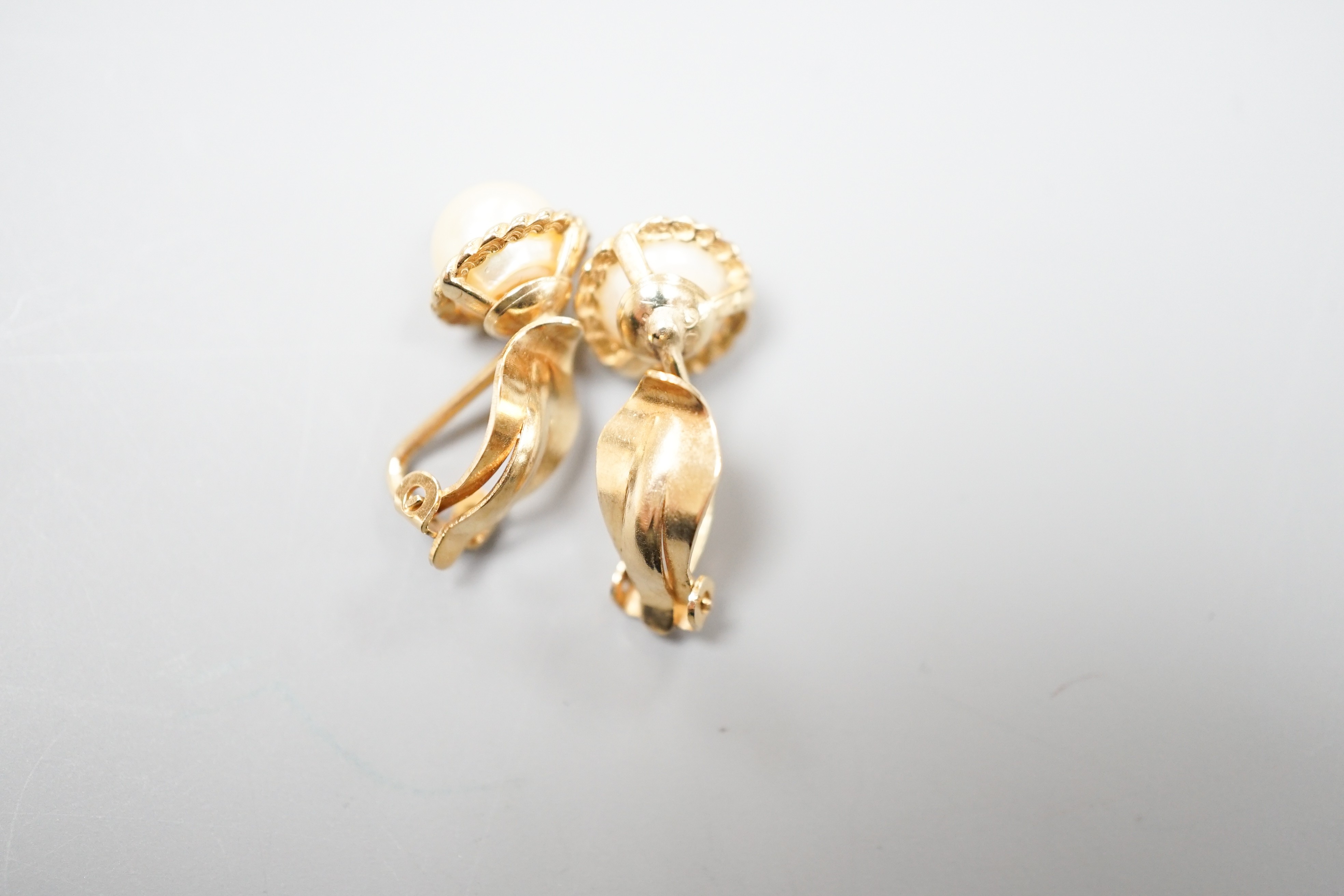 A pair of 9c and cultured pearl ear clips, 17mm, gross weight 3.1 grams.